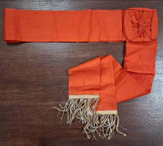 Ceinture Rouge pour avocat. Frange Or petites et grosses torsades. Tissu moiré 