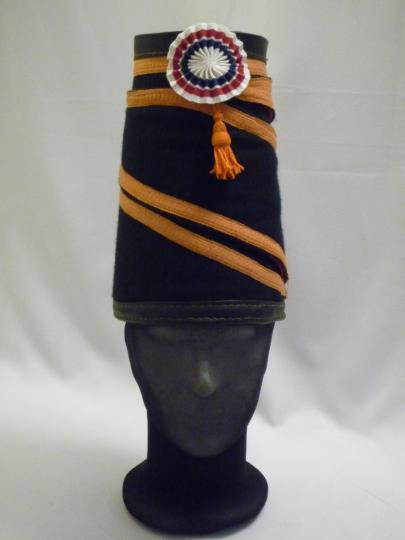 Un peu d'histoire: cavalerie légère, du mirliton au kepi, 2 siecles de mode militaire.